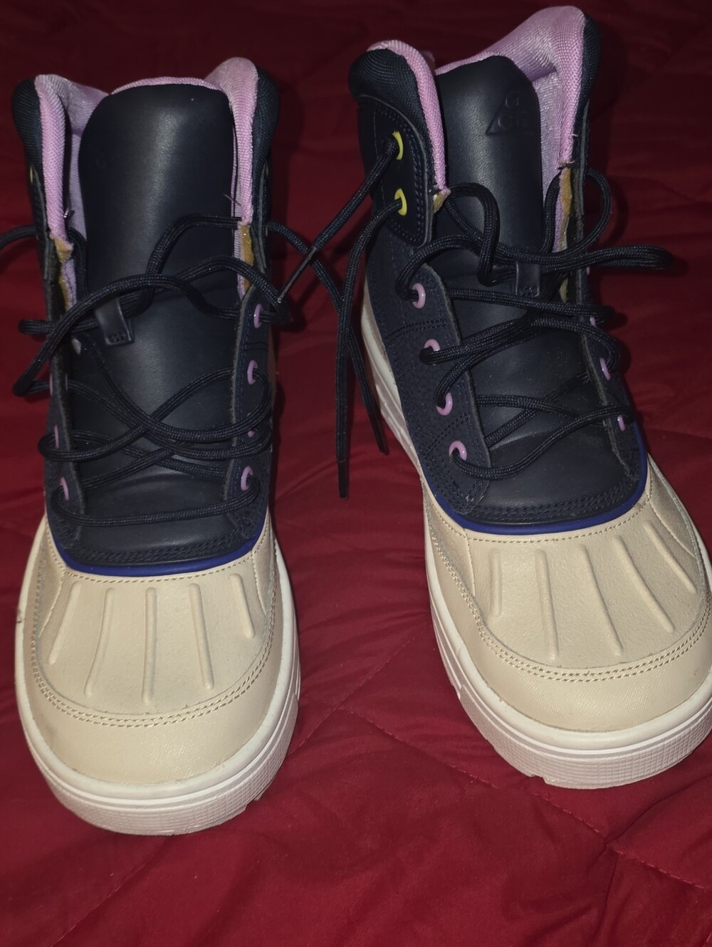 Nike Women's Nike ACG's Navy, Cream & Pink Winter Duck Bootsk
